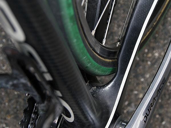 Euskaltel-Euskadi's Orbea Orca offered plenty of clearance between the chain stays.