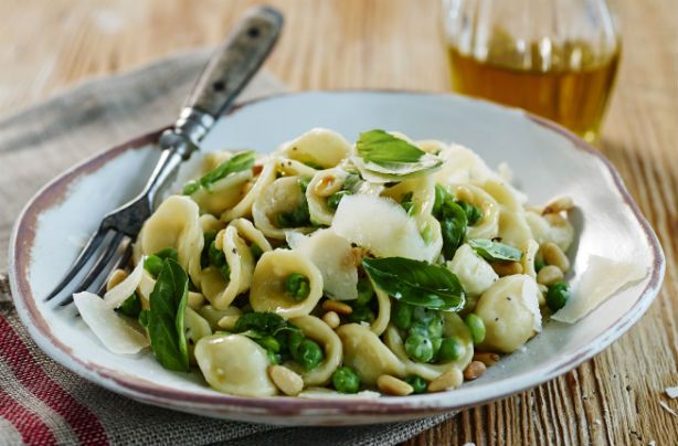 One-pan pea pesto pasta | Dinner Recipes | GoodtoKnow