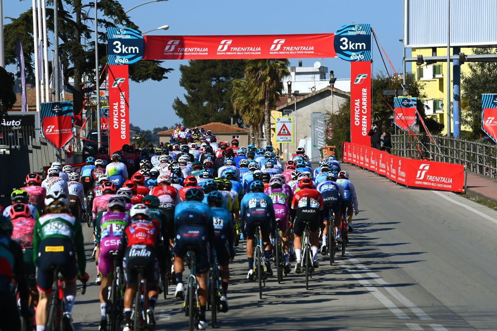SAN BENEDETTO DEL TRONTO ITALY MARCH 13 A general view of the peloton passing through the streets of San Benedetto del Tronto during the 57th TirrenoAdriatico 2022 Stage 7 a 159km stage from San Benedetto del Tronto to San Benedetto del Tronto TirrenoAdriatico WorldTour on March 13 2022 in San Benedetto del Tronto Italy Photo by Tim de WaeleGetty Images