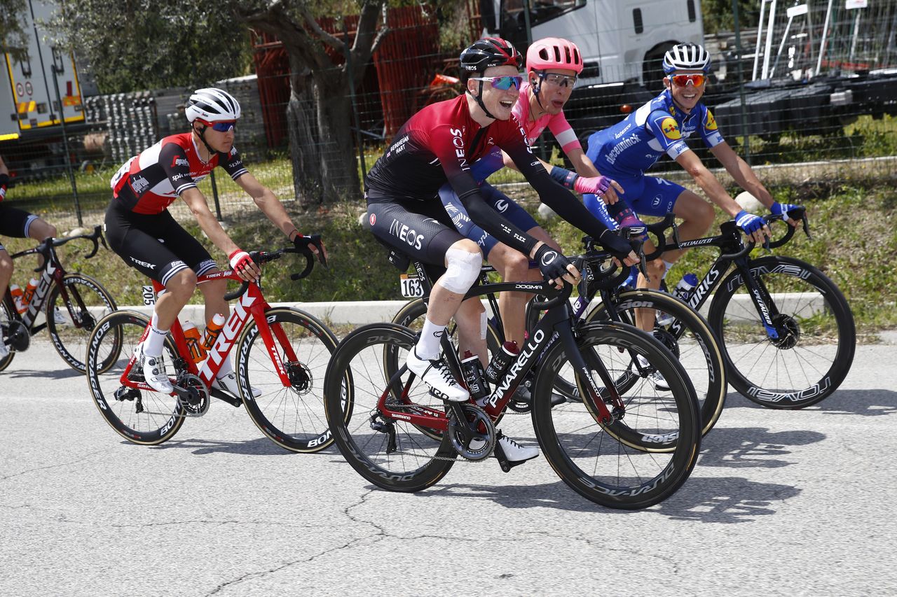 A bandaged Tao Geoghegan Hart (Team Ineos)