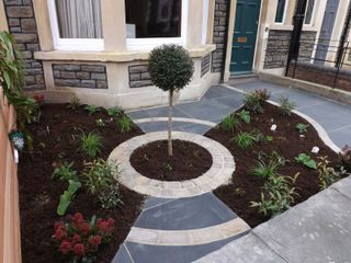 small front garden ideas: round design with small tree by Elly's Wellies Garden Designs