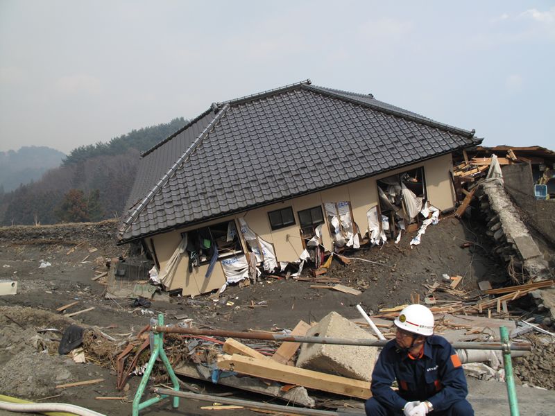 Road through Kamaishi