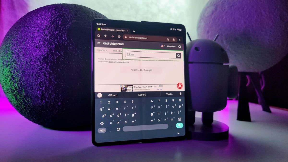 Gboard's split keyboard starts showing up for some foldable owners