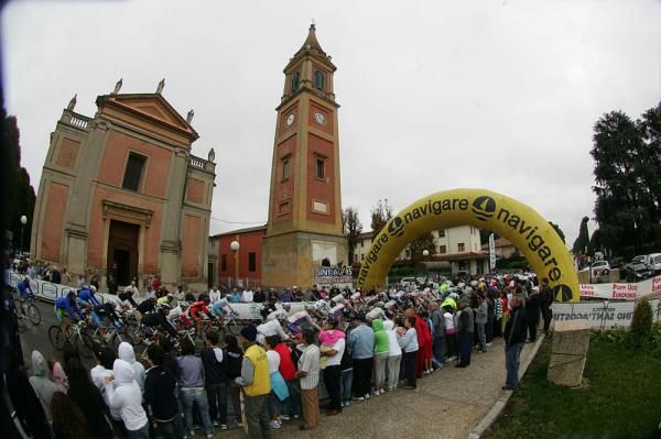 Quite a nice crowd despite some dreary weather in Modena