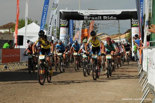 Racers roll out for the start of stage 4 of the Brasil Ride