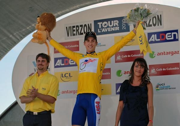 Taylor Phinney won the Tour de l'Avenir prologue and earned the yellow leader's jersey.