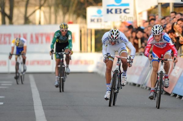 Stybar came on strong, but Pauwels held him off for the win