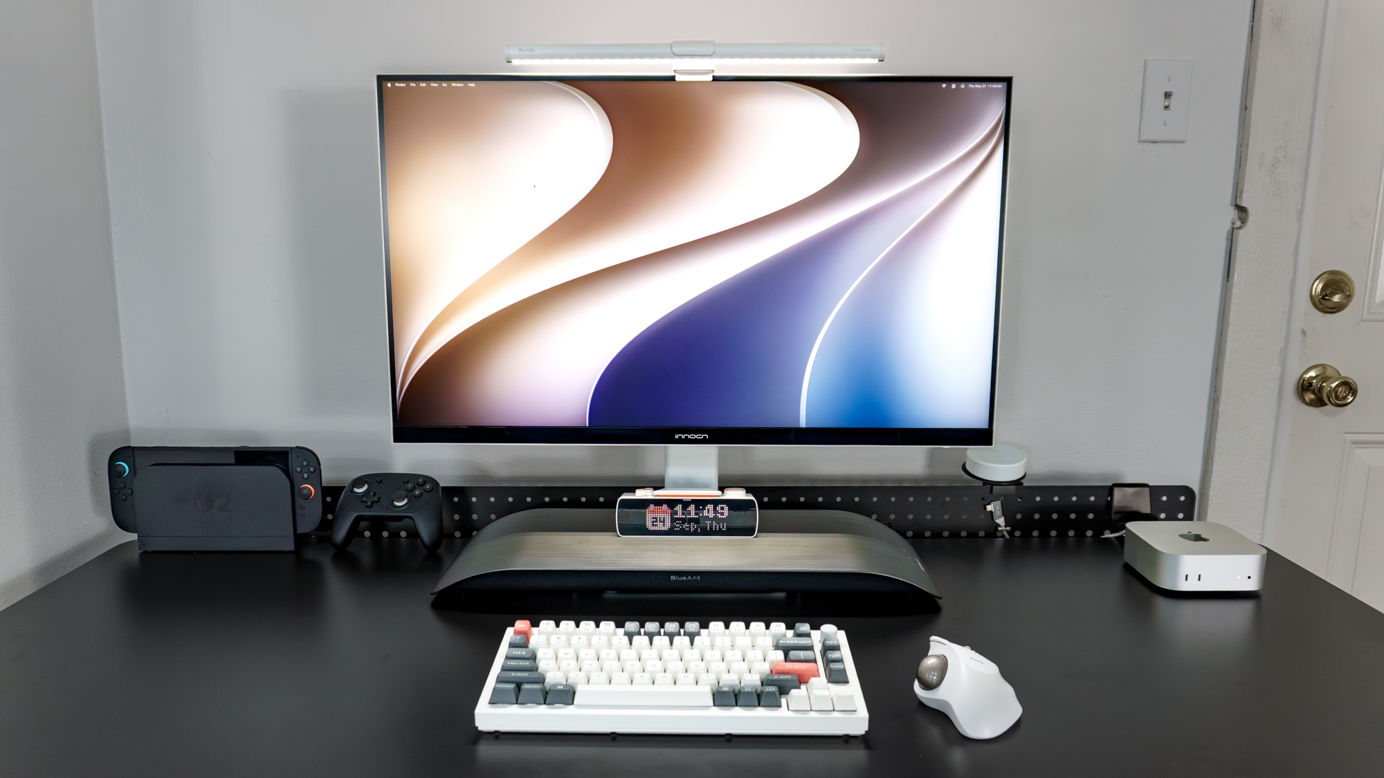 A desk setup built around the Innocn CB32U1 monitor