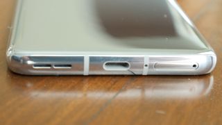 OnePlus 9 Pro bottom ports