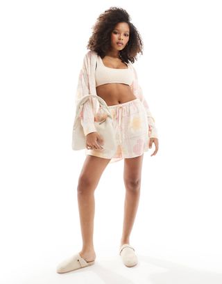 Asos Design Pull on Shorts With Linen in Tile Print