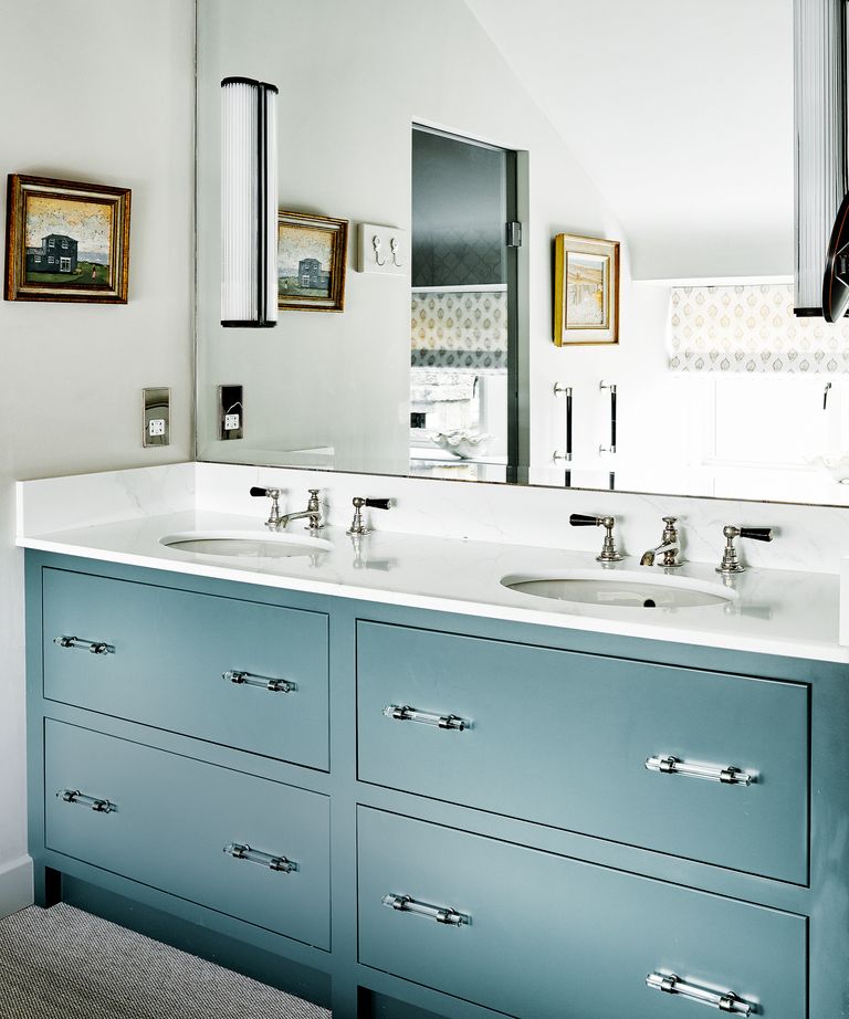 How big should a bathroom mirror be? | Homes and Gardens