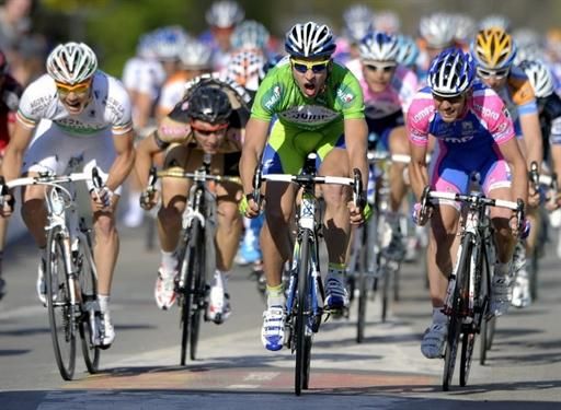 Peter Sagan (Liquigas - Doimo) outsprints Francesco Gavazzi (Lampre - Farnese Vini) and Nicolas Roche (Ag2R La Mondiale) to win stage one.