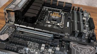 Asus TUF Gaming Z790 Pro WiFi middle of board