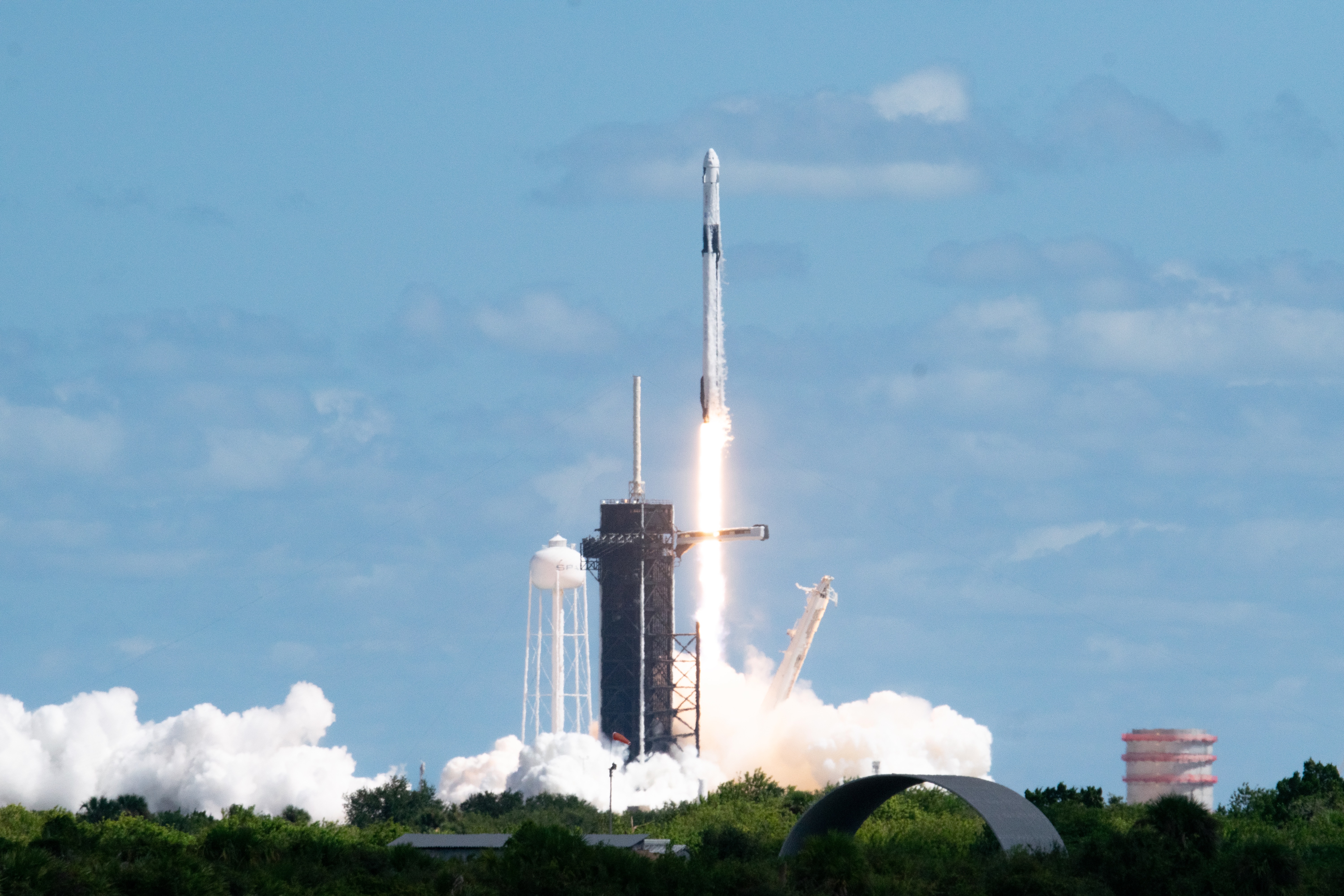 SpaceX's Crew-5 launch on Oct. 5, 2022, photographed with a camera's auto settings.