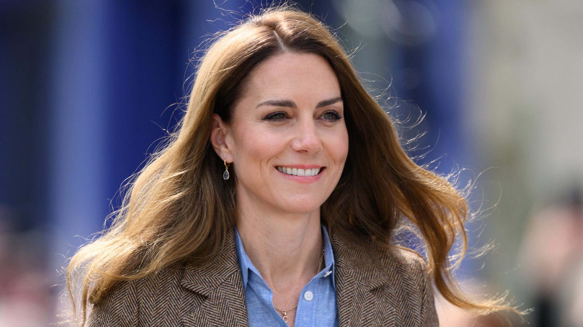 Kate Middleton wearing tailored shirt and blazer with loose mocha bronde hair