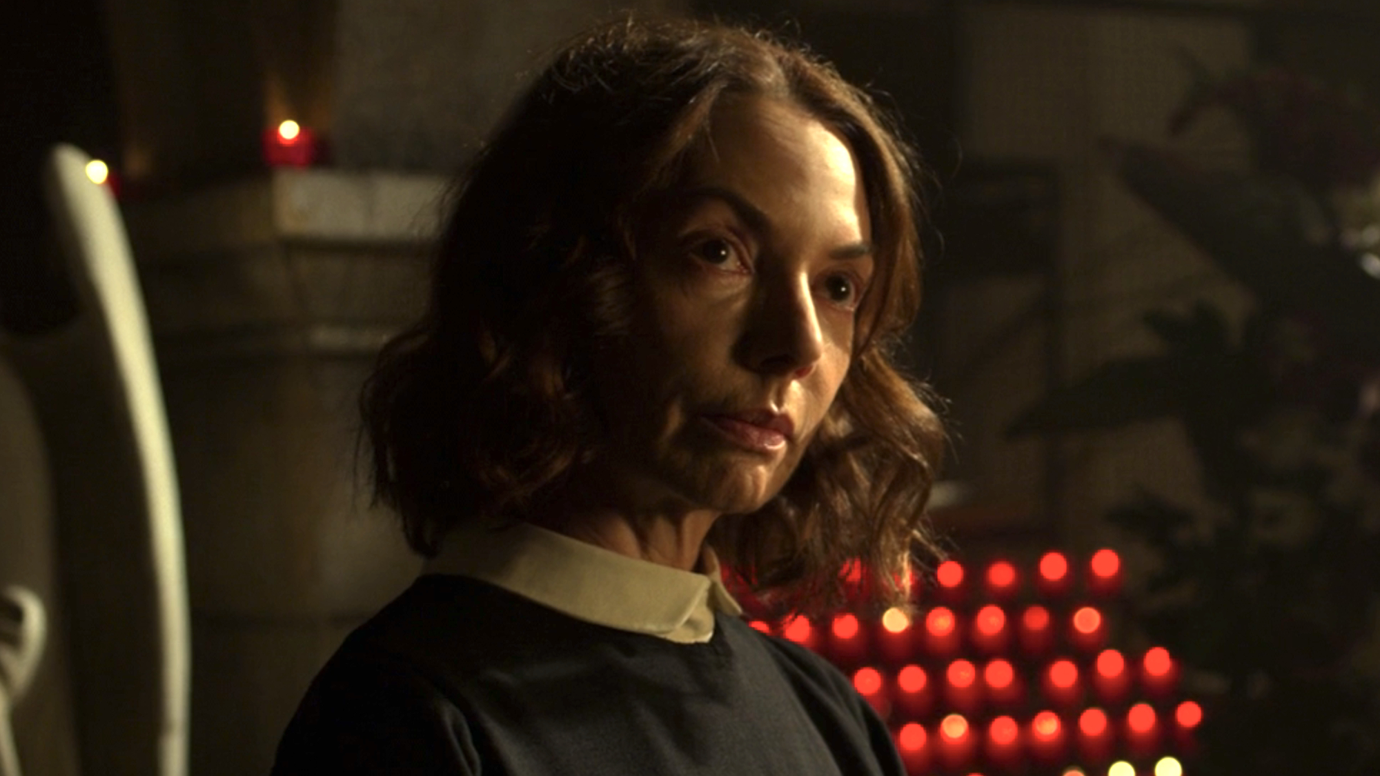 Maggie Grace (Joanne Whalley) talks to her son, Matt Murdock, on Daredevil.