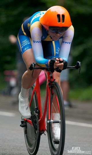 Emilia Fahlin of Sweden. In general a slippery setup with her Specialized Shiv, HED wheels and Smart shoe covers. She's very low though, which can reduce power, and we're definitely not sure about that POC Tempor helmet.