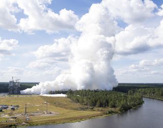 RS-25 engine test-fire