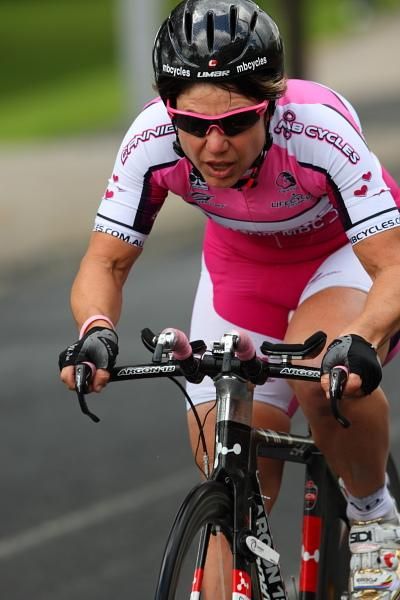 Liz Young (MB Cycles) joined team-mate, Amber Halliday in the top ten with a sixth place finish