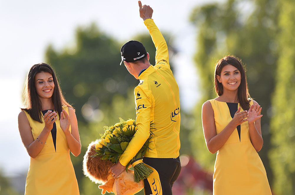 Chris Froome gives the thumbs up to the crowd