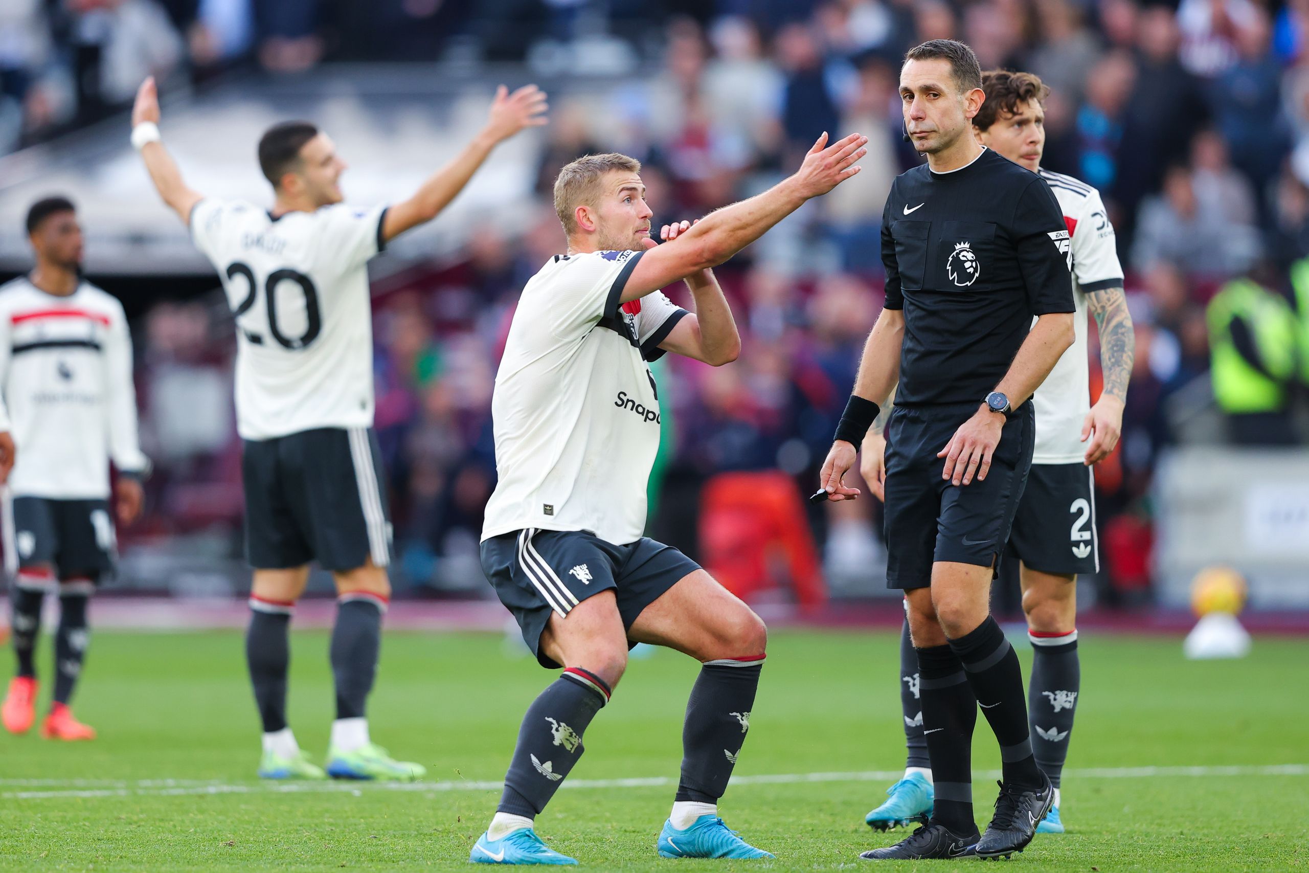Shamefaced Manchester United star Matthijs de Ligt sticks the knife in on ...