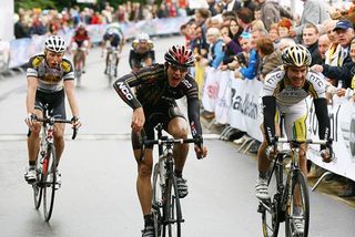 Hansen wins stage, claims leader's jersey
