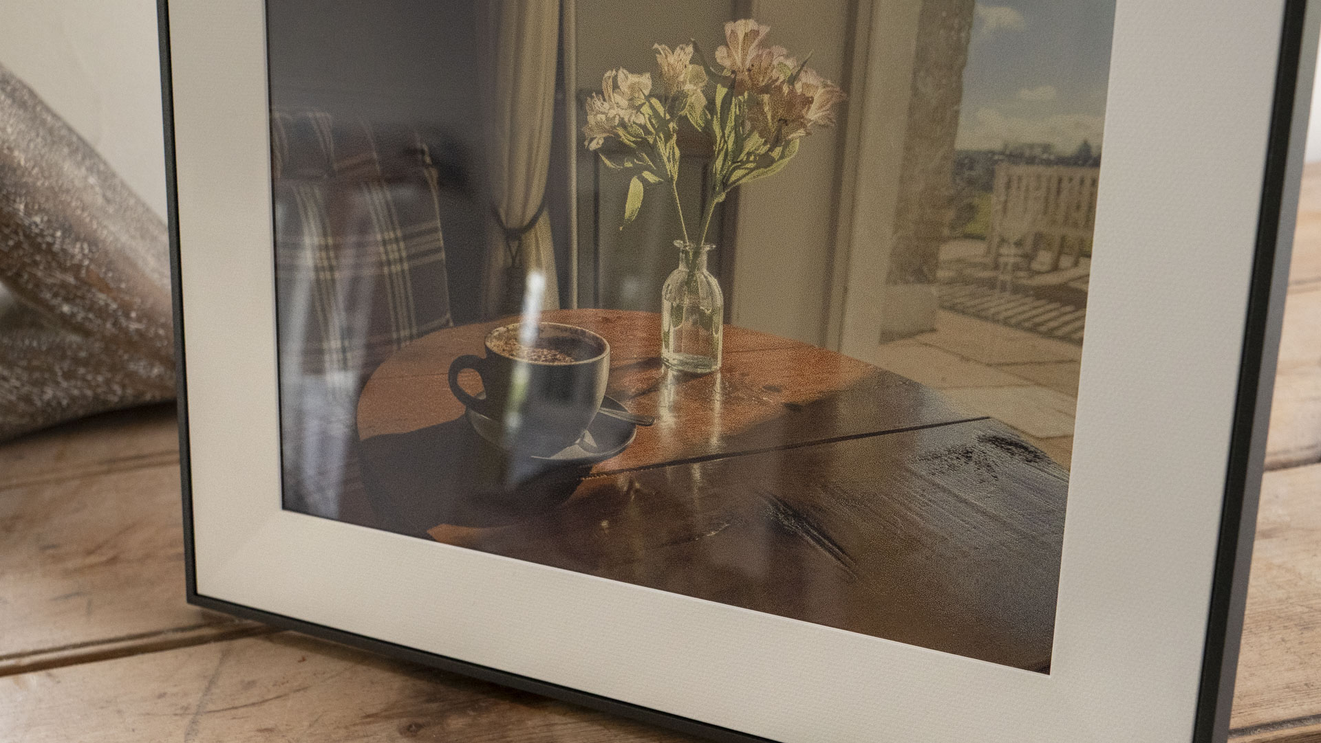 A close up of the The Aura Ink 'E Ink' digital photo frame's display, showing slight glare