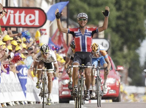 Thor Huhovd (Cervelo) gets his revenge in Arenberg.