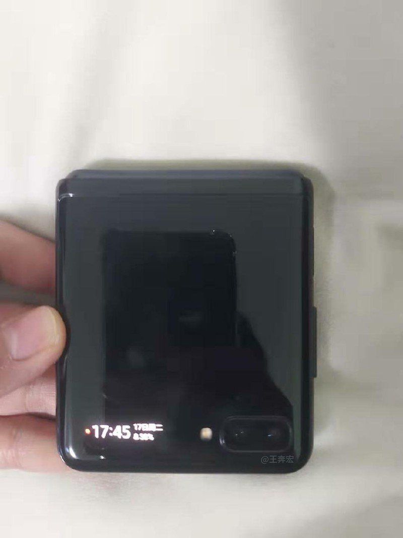 Samsung Clamshell Foldable Leaked Live Image