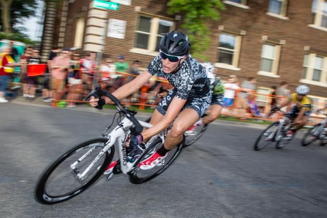 Ally Stacher (Specialized-Lululemon) leading the yellow jersey.