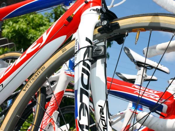 Spare Katusha bikes were fitted with alloy box-section wheels.