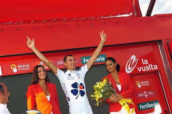 Anthony Roux (Fran&ccedil;aise des Jeux) raises his arms in triumph.