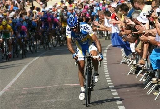 Jose Luis Arrieta (AG2R) starts to croak on the Cauberg