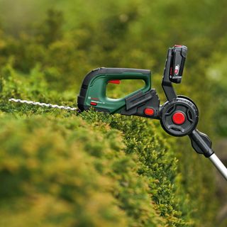 Bosch AdvancedShear with telescopic pole on top of hedge