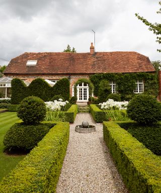 Countryside home with large garden and big hedges
