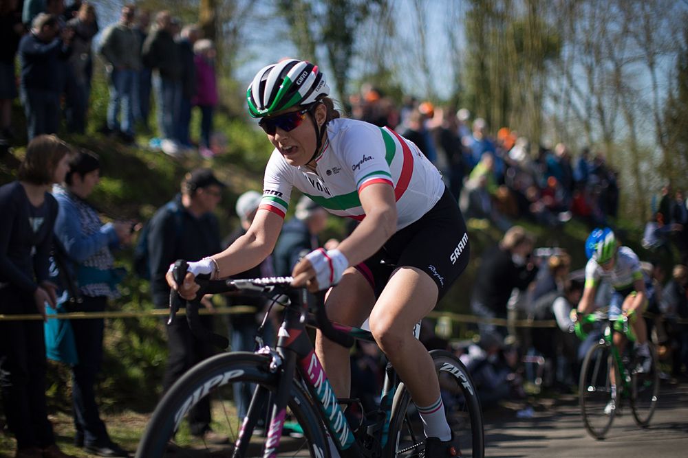 Elena Cecchini (ITA) of CANYON//SRAM Racing digs deep in the last few hundred metres of the Fl&egrave;che Wallonne Femmes