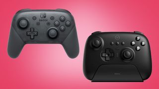 Nintendo Switch Pro Controller vs 8BitDo Ultimate: En Nintendo Switch Pro Controller och en 8BitDo Ultimate Controller mot en rosa bakgrund.