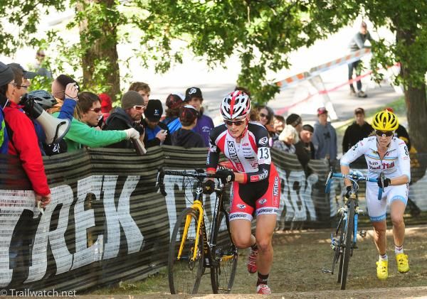 Mical Dyck (NoTubes) battling Mo Bruno-Roy on the run-up