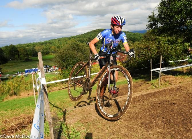 Helen Wyman (Kona Factory Racing) running one of the two sets of stairs