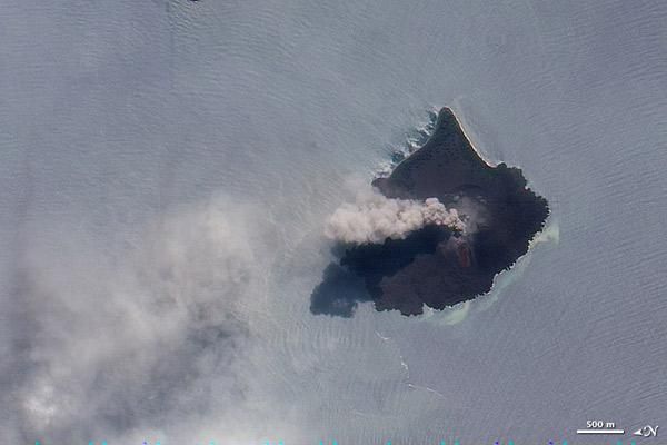 krakatau-smoking-nasa-101123-02