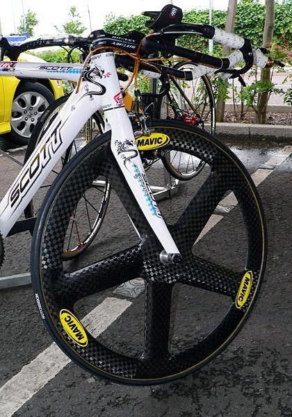 Mavic supplied Millar with a special lighter-weight edition of its five-spoke Io carbon fiber front wheel.