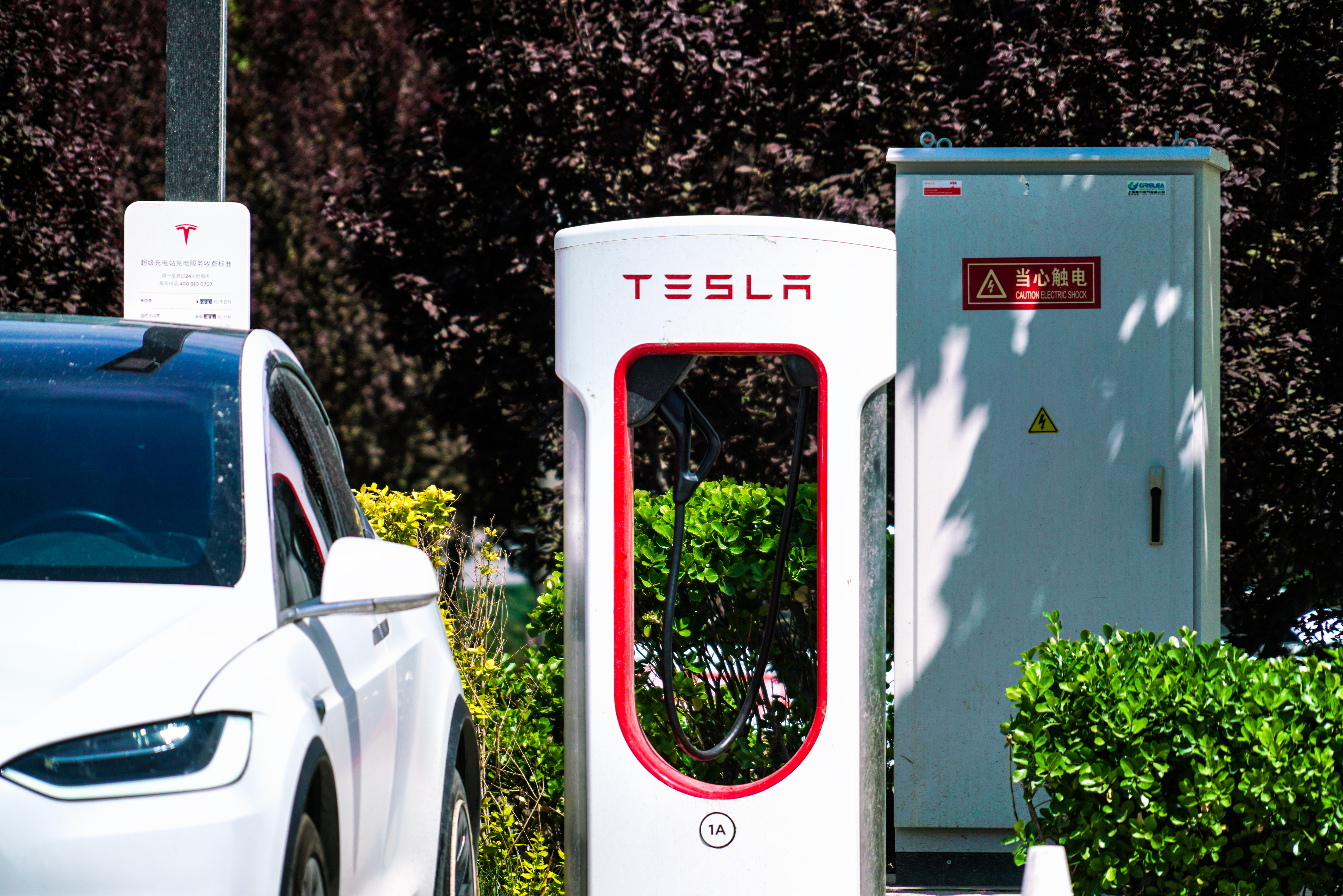 How much do tesla deals superchargers cost