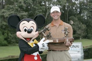 Lucas Glover and Mickey Mouse holding a trophy