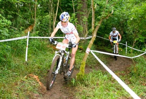 Lisi Osl and Sabine Spitz (both Central Pro) lead the women's race.