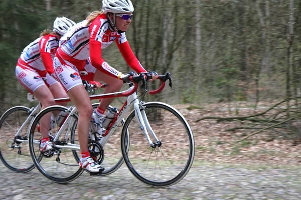 Hannah Verhaeghe and Birgit Lavrijssen (Red Sun Cycling Team).
