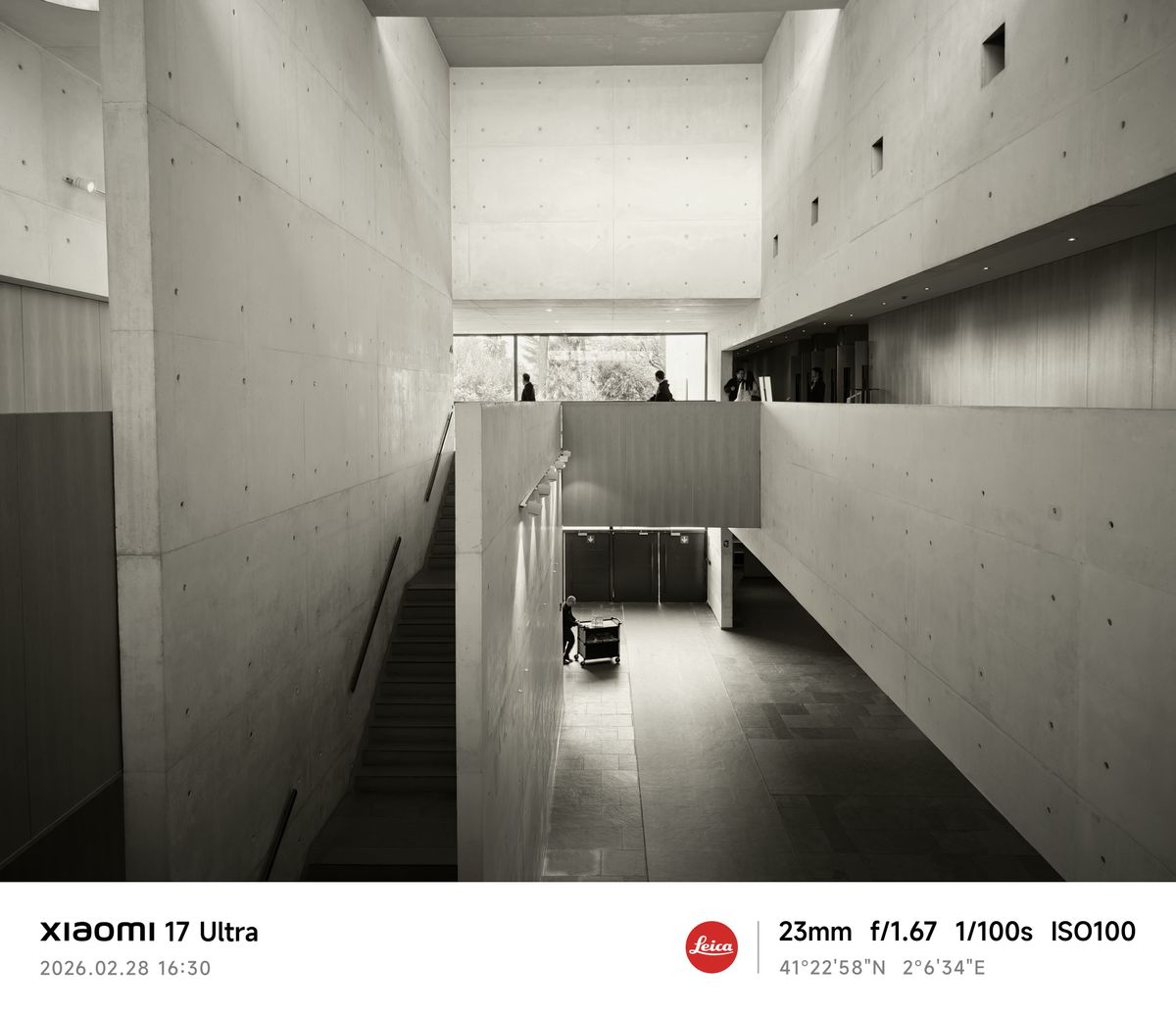 Xiaomi 17 Ultra camera sample architecture sepia