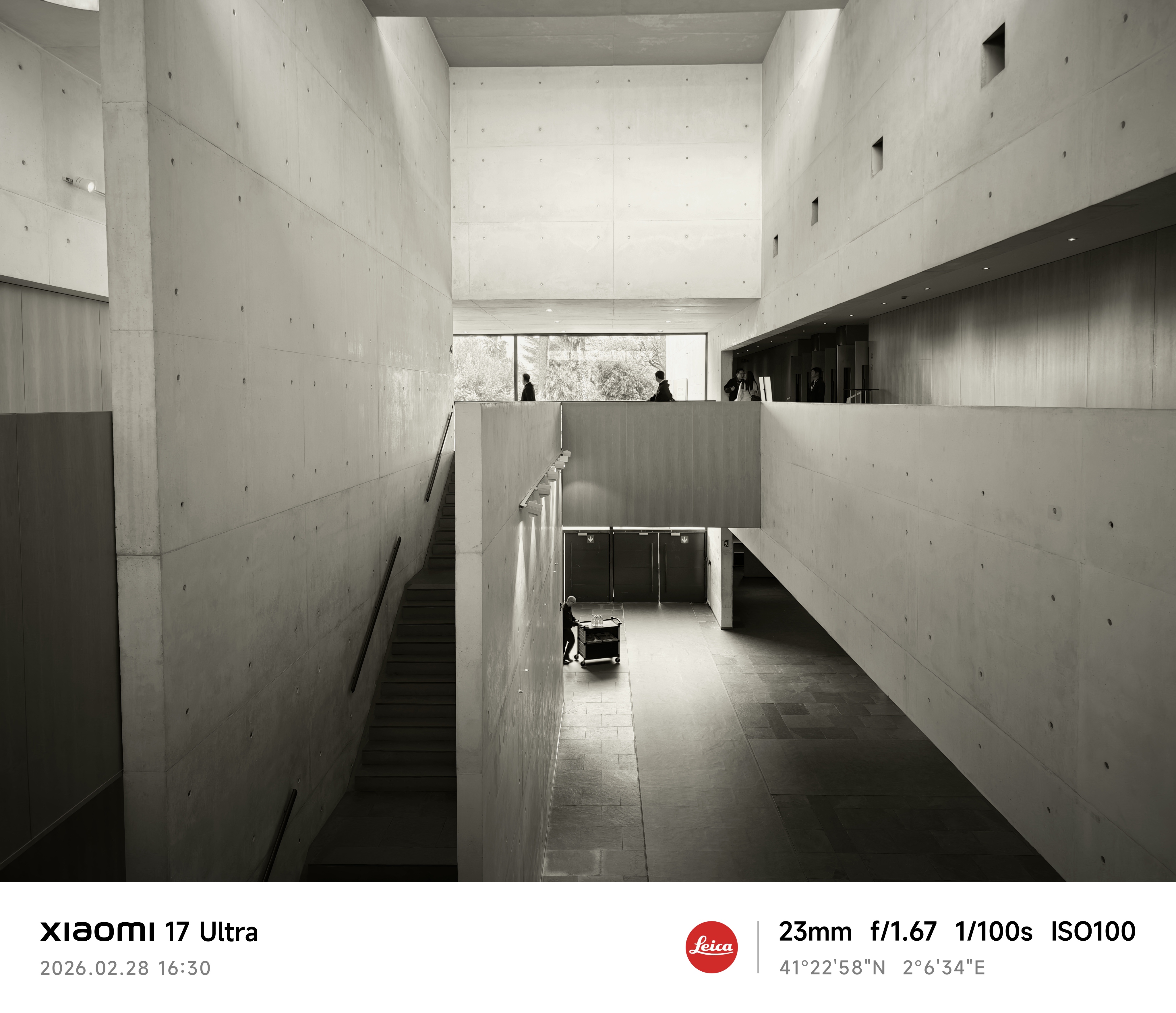 Xiaomi 17 Ultra camera sample architecture sepia