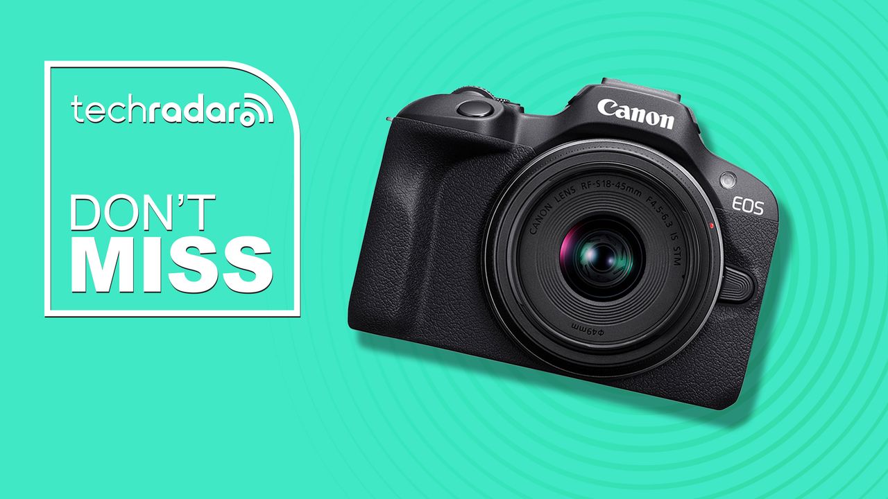 One lens or two? Either way this AU Black Friday deal gets you a Canon mirrorless camera for under a grand