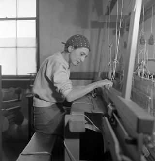 Anni Albers in her weaving studio at Black Mountain College, 1937. Photograph by Helen M. Post, courtesy of the Western Regional Archives, State Archives of North Carolina