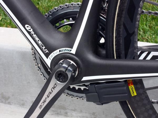 The new F1's BB30-compatible bottom bracket shell omits the old model's internal ribs in favor of a fully hollow, thin-walled structure.